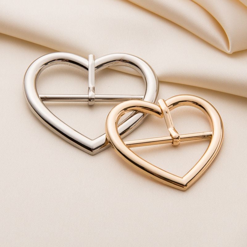 Heart-shaped metal decorative buckle