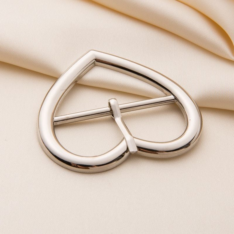 Heart-shaped metal decorative buckle