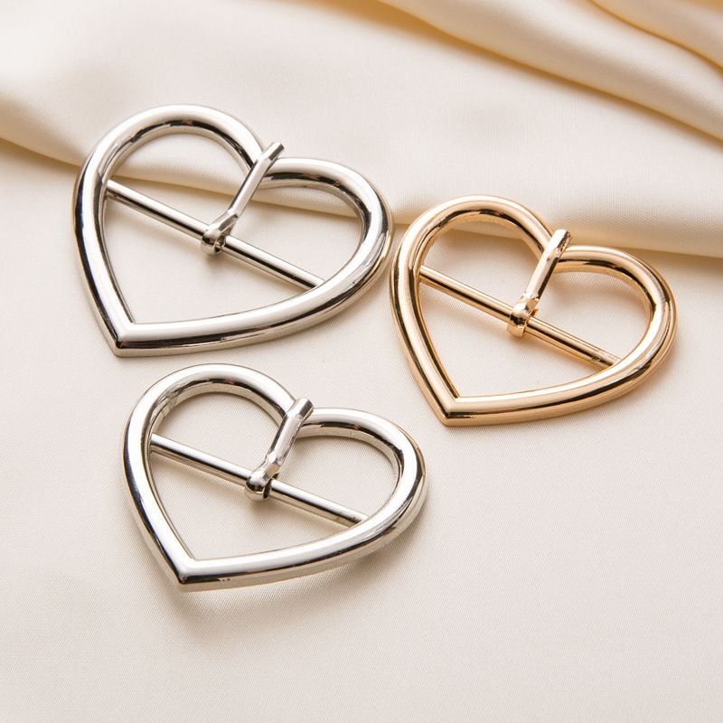 Heart-shaped metal decorative buckle