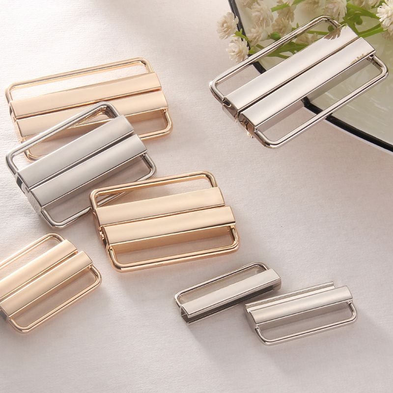 Thickened metal alloy decorative buckle