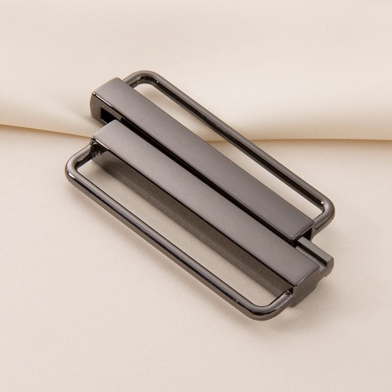 Thickened metal alloy decorative buckle