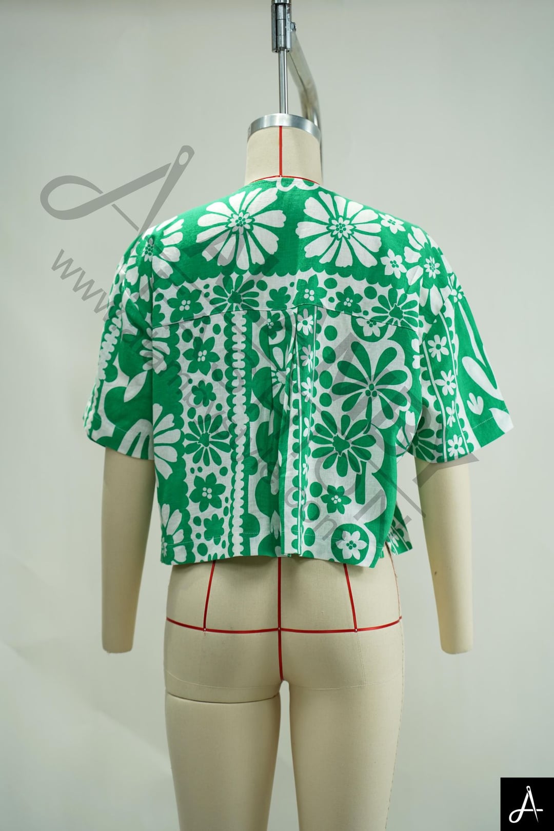 Cropped flutter‑sleeve printed blouse