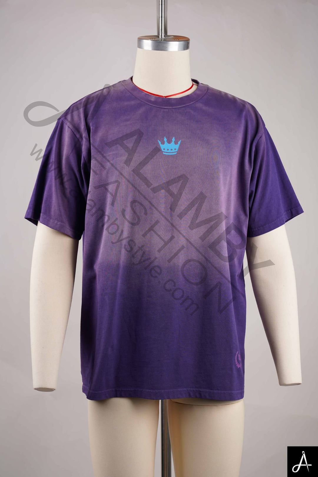 Gradient washed purple crew-neck short-sleeve T-shirt with chest crown print