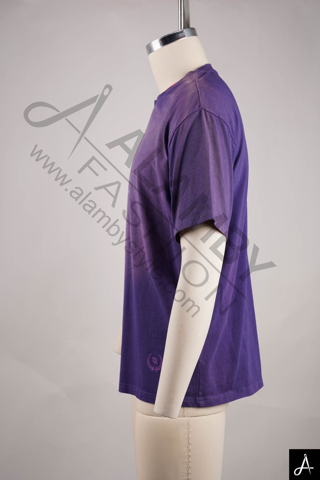 Gradient washed purple crew-neck short-sleeve T-shirt with chest crown print