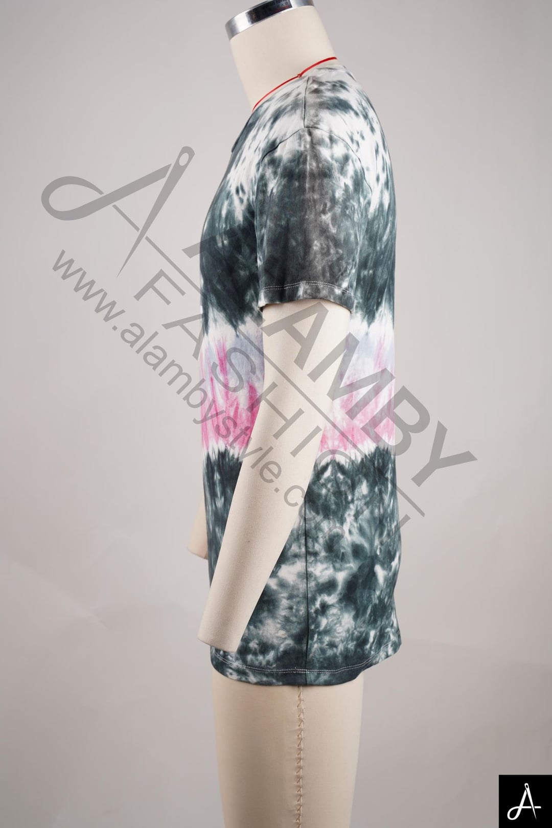  crew-neck short-sleeve T-shirt with a gradient dip-dye effect