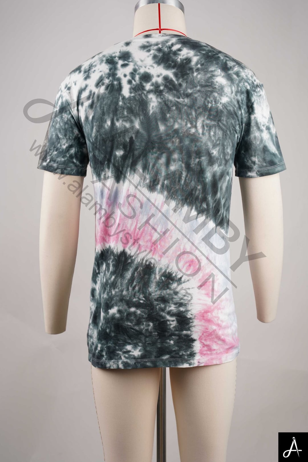  crew-neck short-sleeve T-shirt with a gradient dip-dye effect