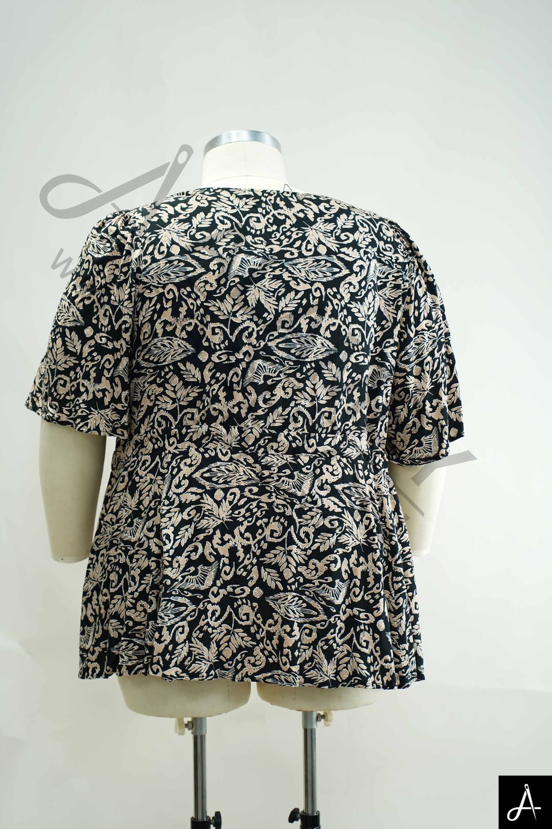 Women's Plus Size Black & Grey Abstract Print Short Sleeve Loose Casual Top