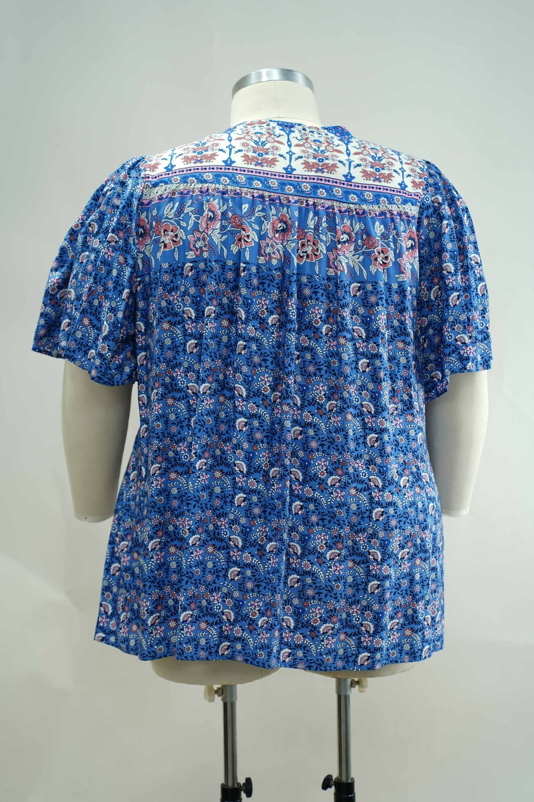 Women's Plus Size Blue Floral Embroidered V-Neck Short Sleeve Casual Top