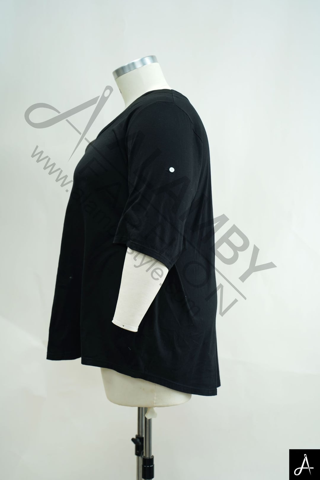 Solid Black V-Neck 3/4 Sleeve Top