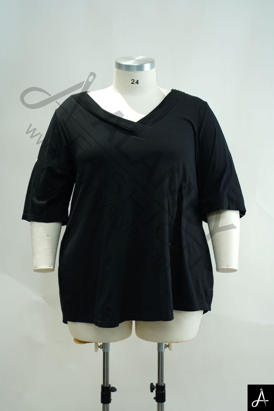 Solid Black V-Neck 3/4 Sleeve Top