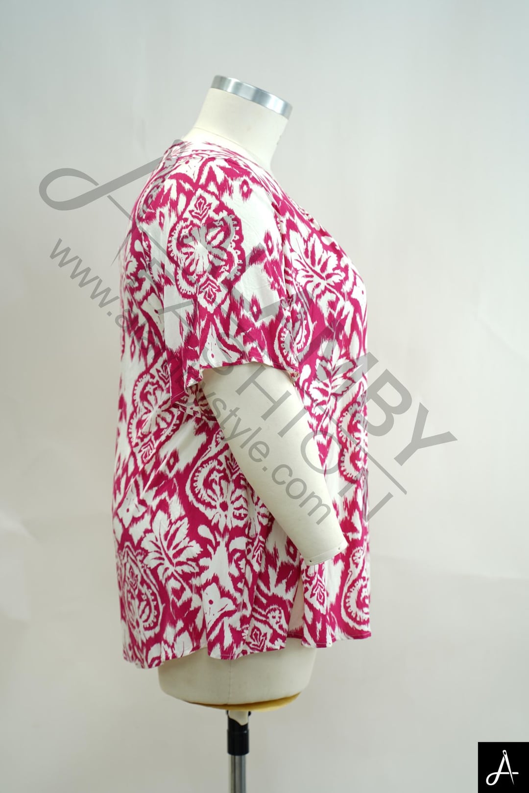 White Base Pink Floral Print Round Neck Blouse