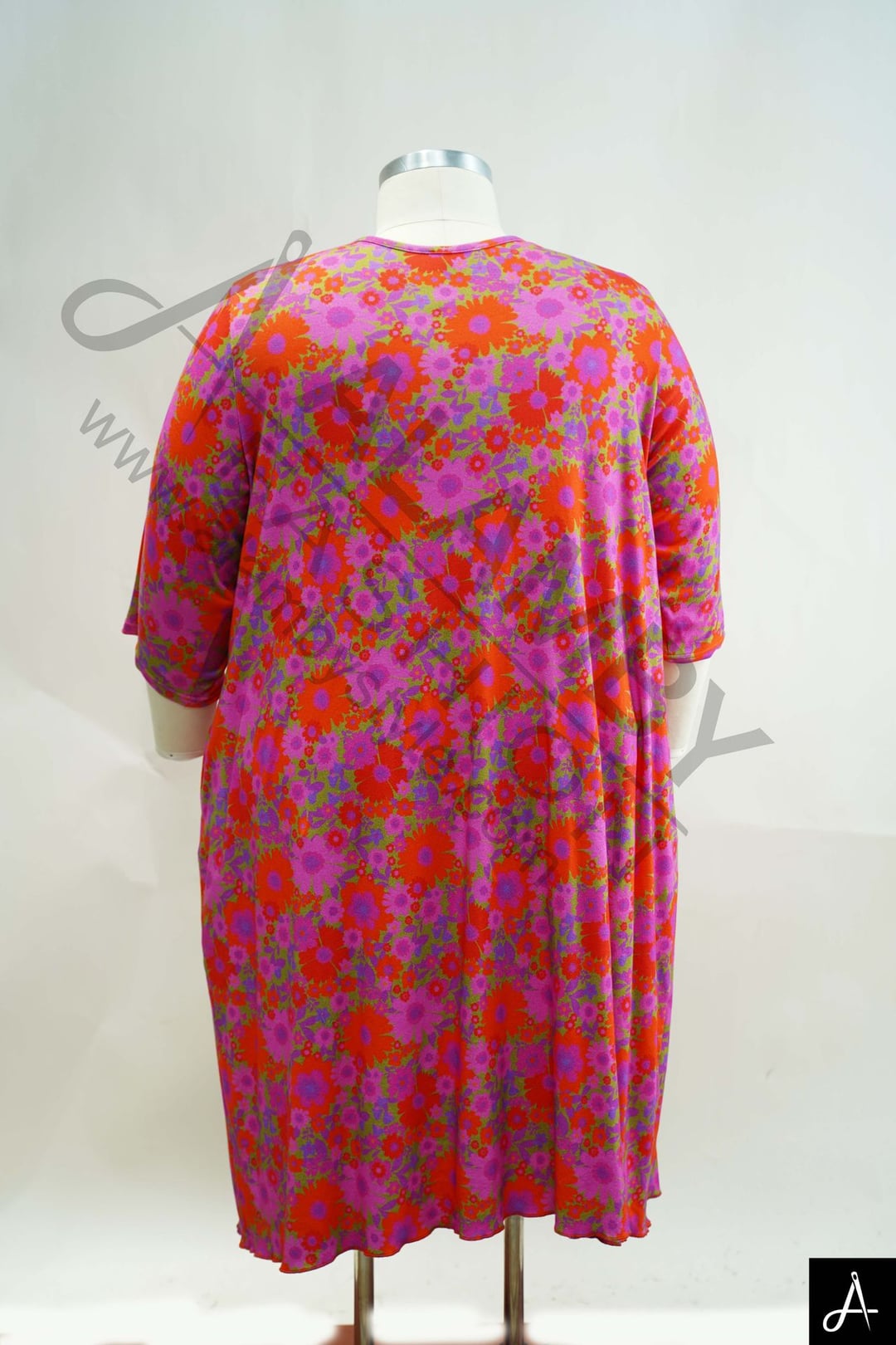 Women's Plus Size Magenta Floral Print V-Neck 3/4 Sleeve Midi Dress