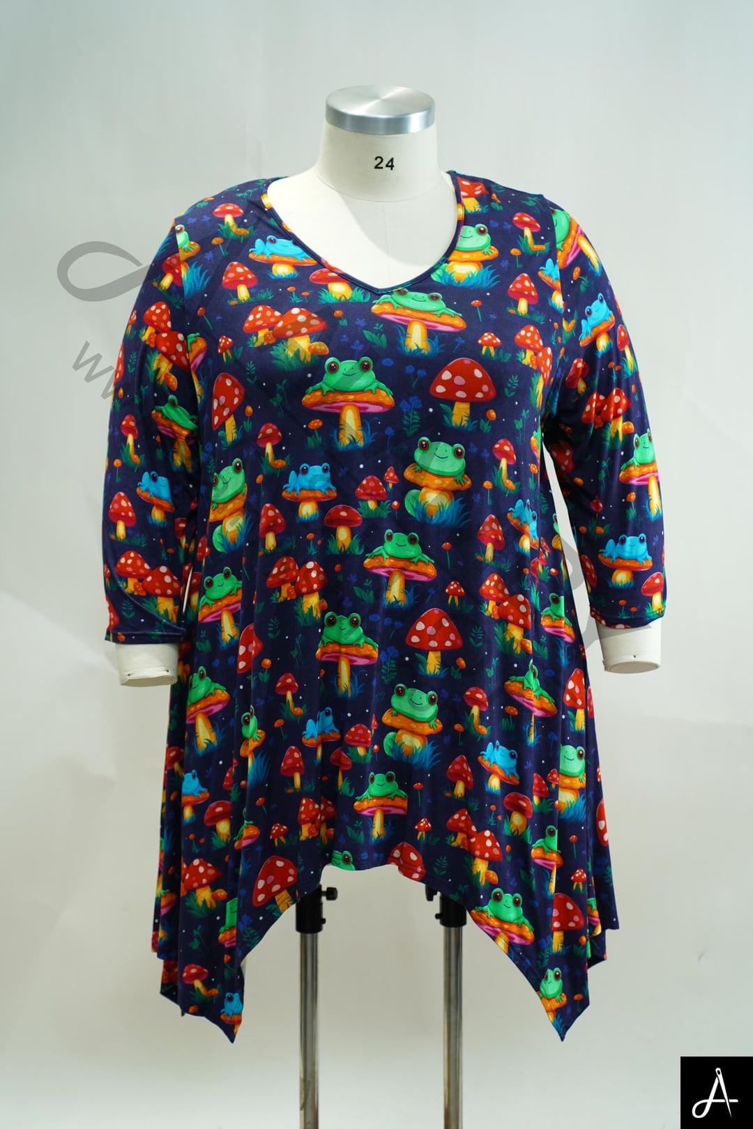 Women's Plus Size Navy Multicolor Floral Print V-Neck 3/4 Sleeve Tunic