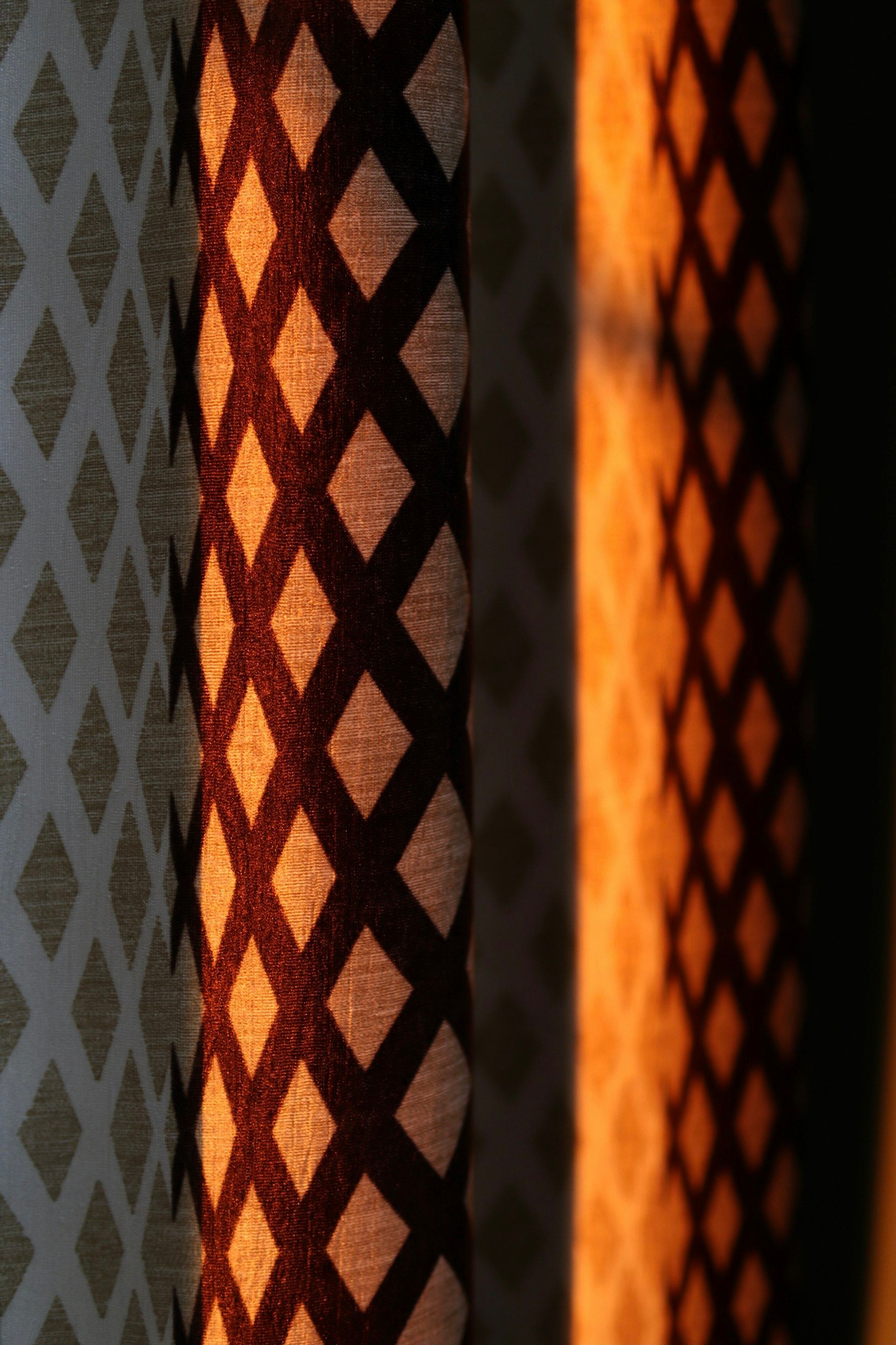 Woven cloth in a checked construction