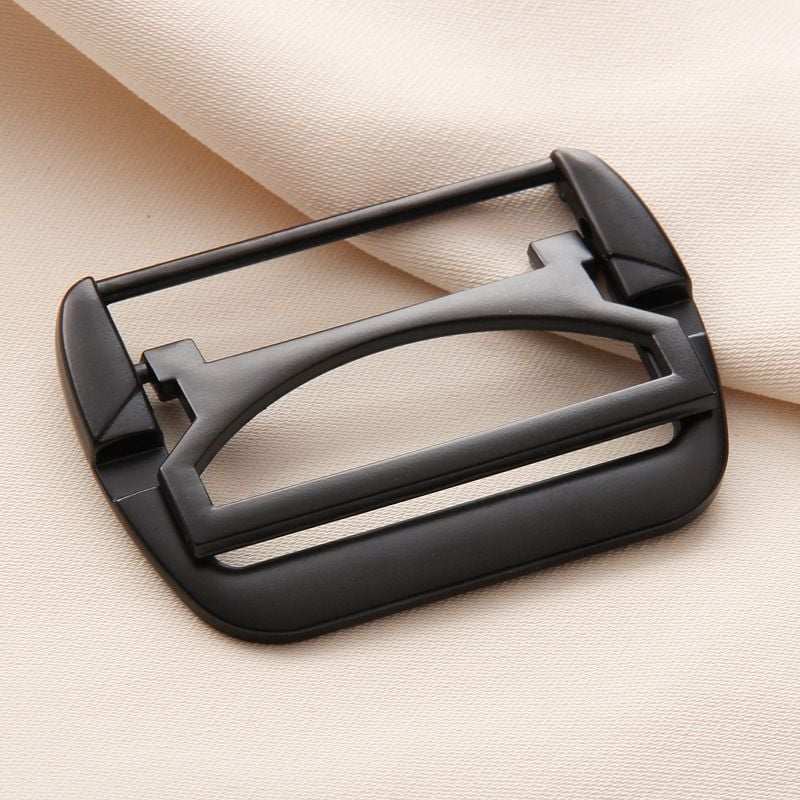 Adjustable anti-slip shoulder strap buckle