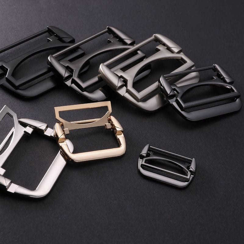 Adjustable anti-slip shoulder strap buckle