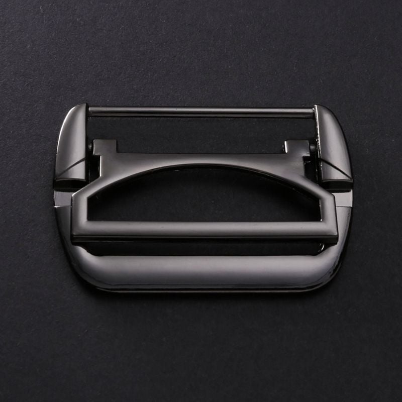 Adjustable anti-slip shoulder strap buckle