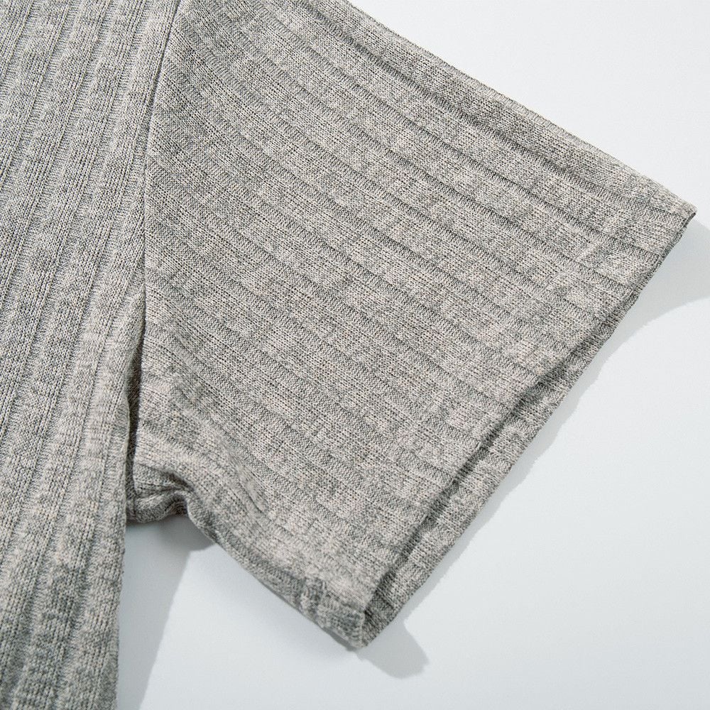 Men's loose crew neck T-shirt with half placket and metal button design