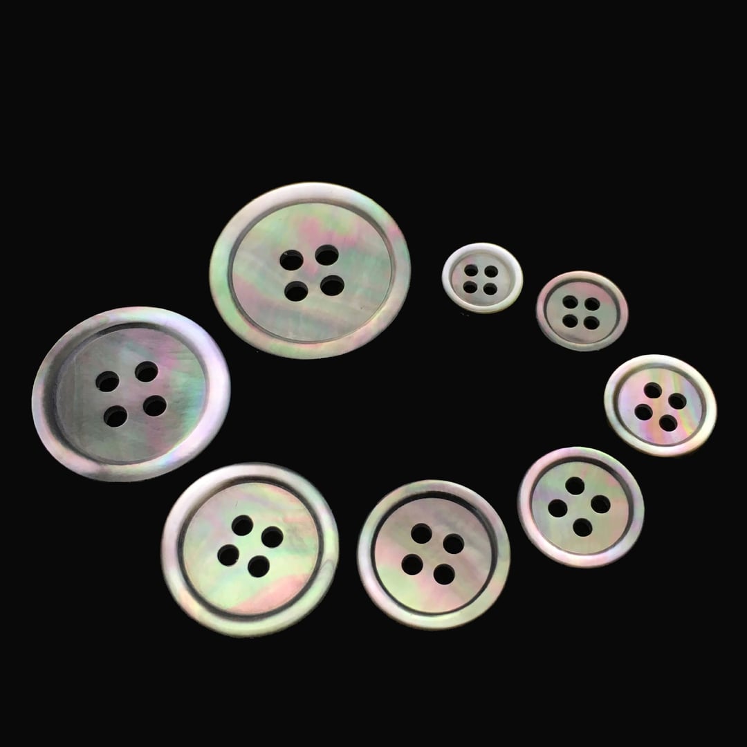 Natural shell button