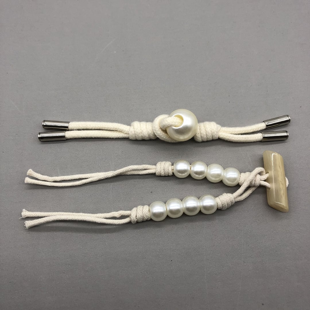 Imitation Pearl Resin Horn Toggle Buttons with Cotton Cord for Wool CoatImitation Pearl Resin Horn Toggle Buttons with Cotton Cord for Wool Coat