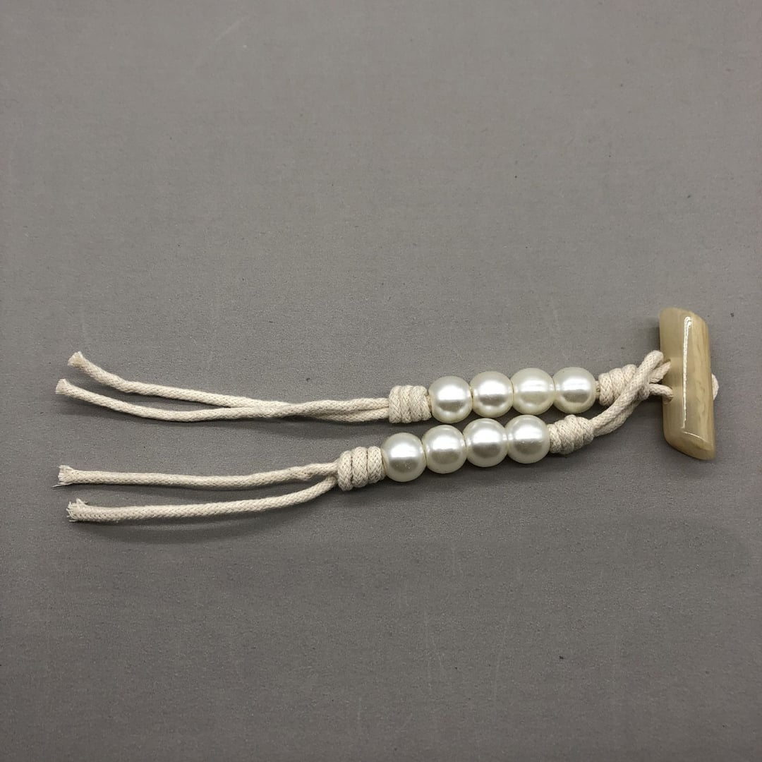 Imitation Pearl Resin Horn Toggle Buttons with Cotton Cord for Wool CoatImitation Pearl Resin Horn Toggle Buttons with Cotton Cord for Wool Coat