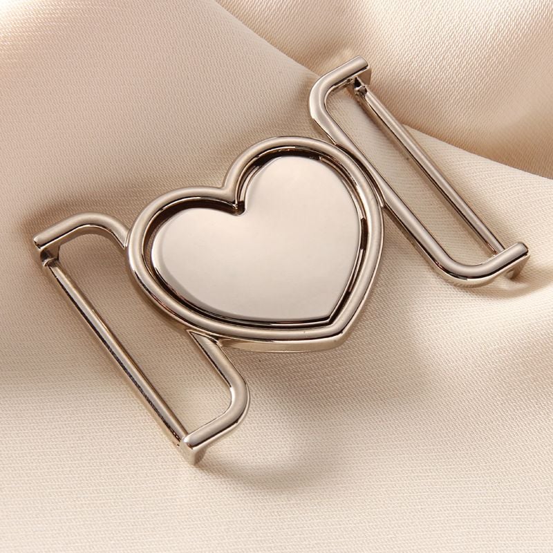 Metal heart-shaped decorative buckle