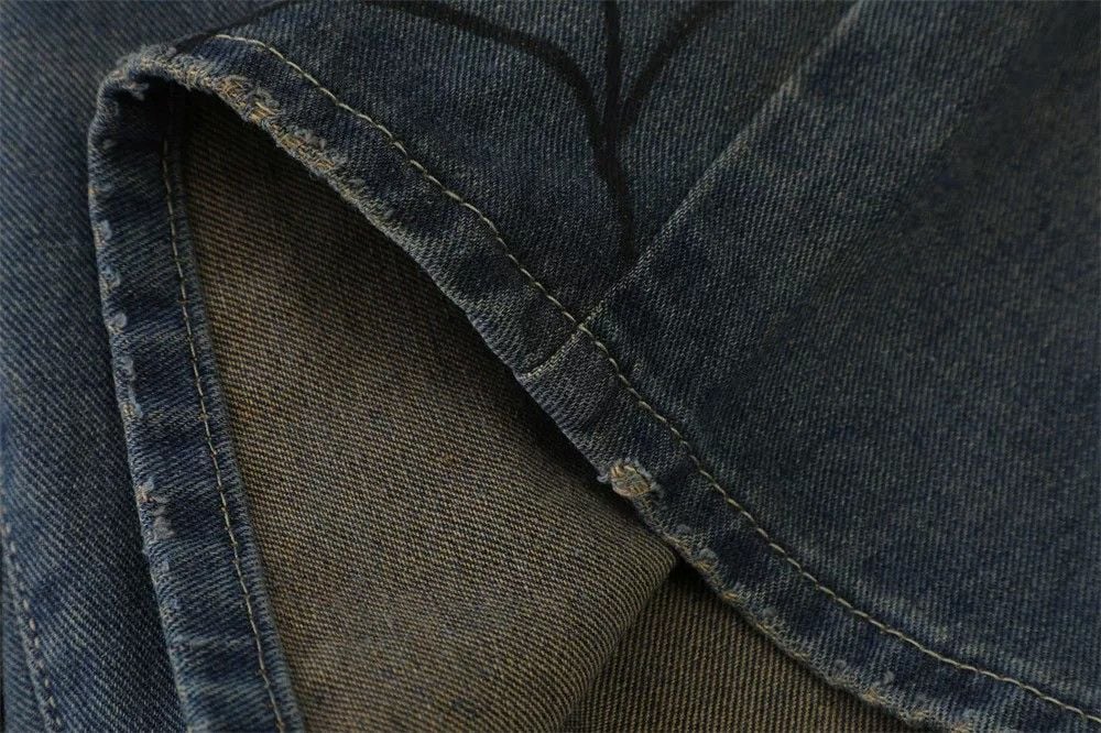 Men's loose casual denim shorts with trendy spider print
