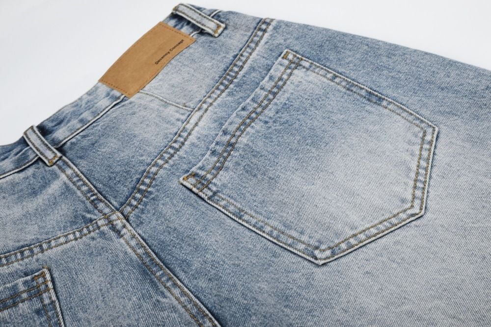 Men Light‑Wash Distressed Denim 5‑Point Shorts Summer Button Fly Offset Placket Stylish Casual Shorts