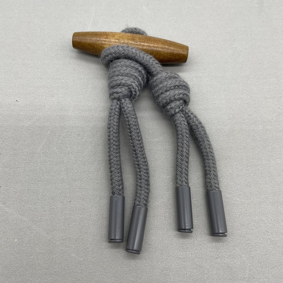 Wood Cotton Cord Toggle Buttons with Alloy Tip for Wool Coat Decoration