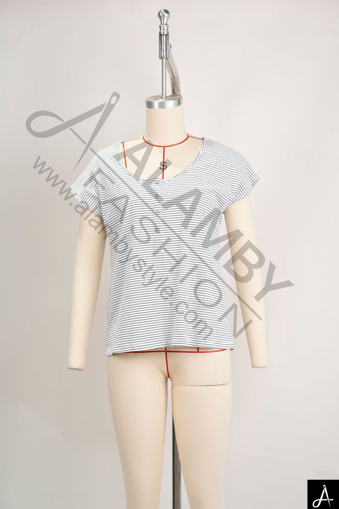 V‑Ne Flutter Sleeve Top