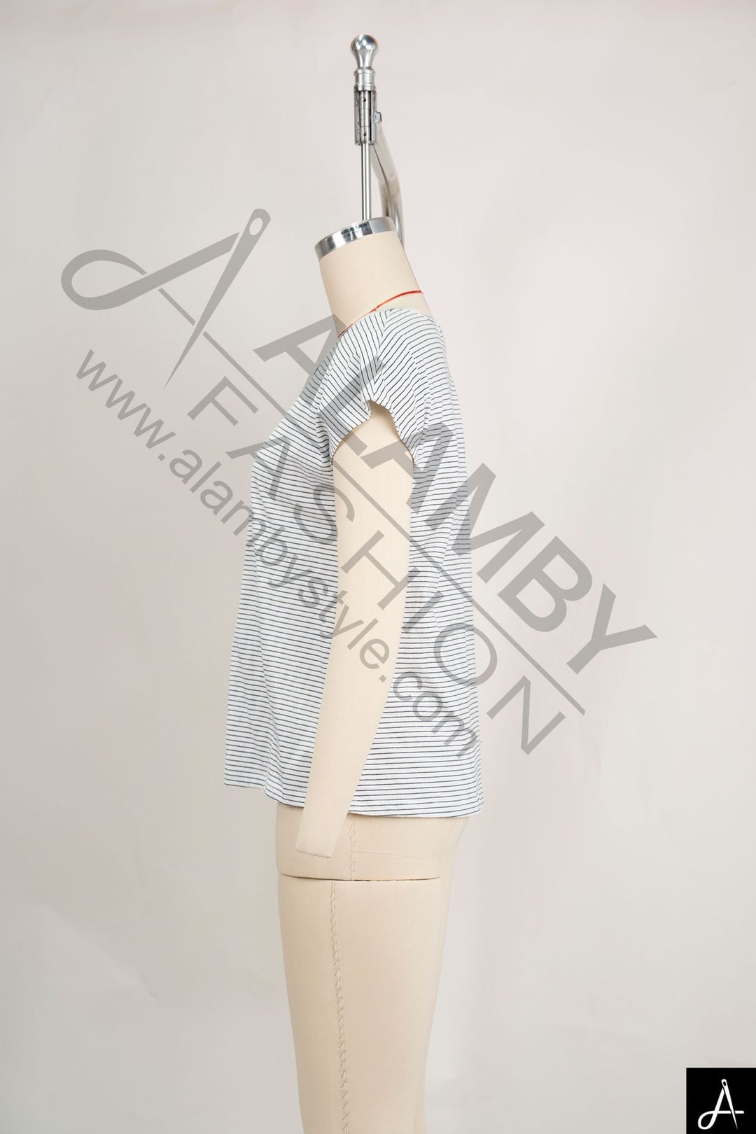 V‑Ne Flutter Sleeve Top